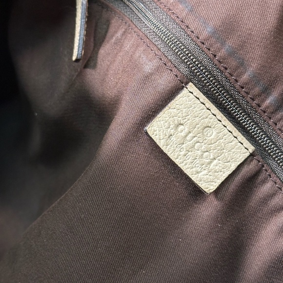 Gucci Abbey Guccissima Monogram Medium Shoulder Bag in Tan Cream - Picture 15 of 17